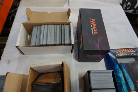 BOX OF MAGIC THE GATHERING CARDS - Big Valley Auction