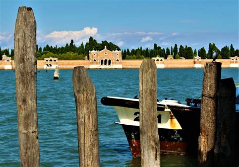 Download free photo of Venice,boat,water,cemetery,island - from needpix.com