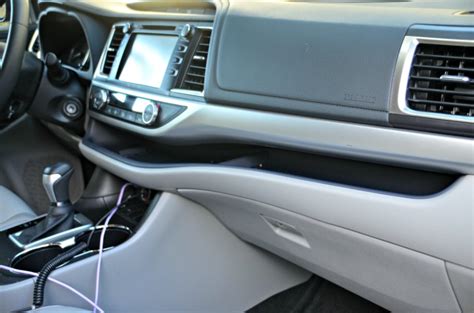 2016-toyota-highlander-le-dashboard-storage - Simply {Darr}ling