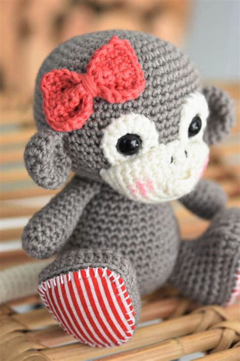 Amigurumi monkey girl | Crochet toys and patterns | lilleliis