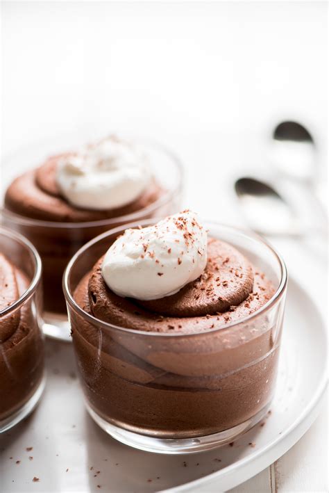 Easy Chocolate Mousse - Garnish & Glaze