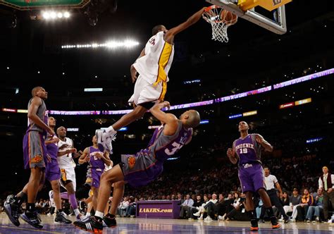 The Association: Photos: Grant Hill... Posterized!