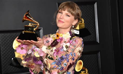 Taylor Swift Performance Grammys 2025 - Janene Jacquelynn
