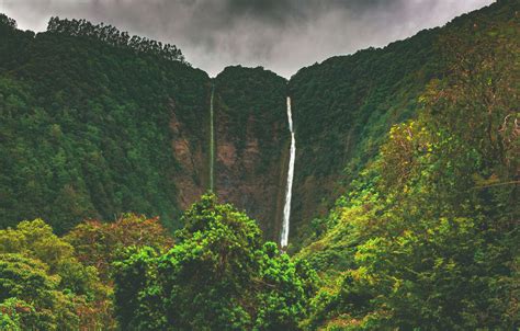 15 Amazing Waterfalls in Hawaii - The Crazy Tourist