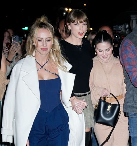 Taylor Swift Has Girls Night With Selena Gomez, Brittany Mahomes ...