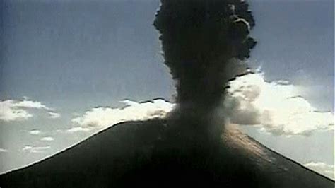 El Salvador volcano's eruption caught on camera - NBC News