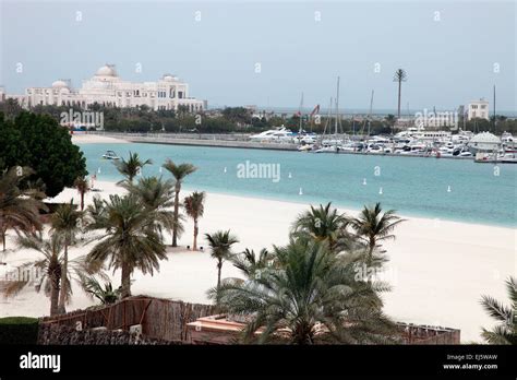 Corniche beach Abu Dhabi Stock Photo - Alamy