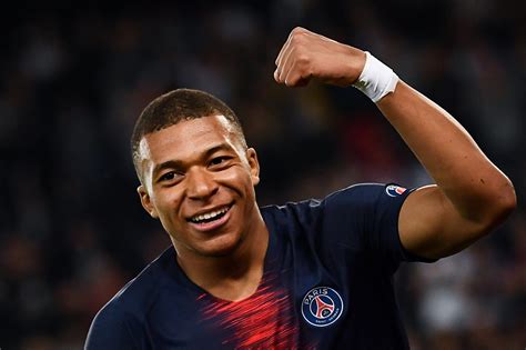 Kylian Mbappe Snubs Real Madrid: Signs Contract Extension With PSG ...