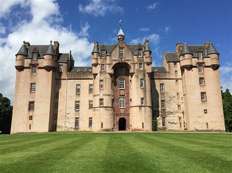 FYVIE CASTLE - Castle Tourist