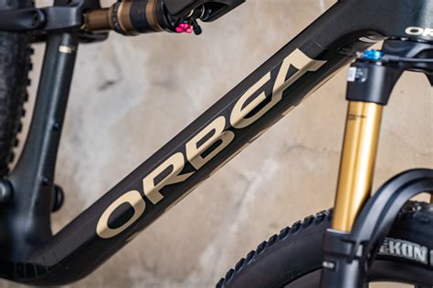 The Orbea Oiz 2023 is a new-school XC bike with 120mm travel