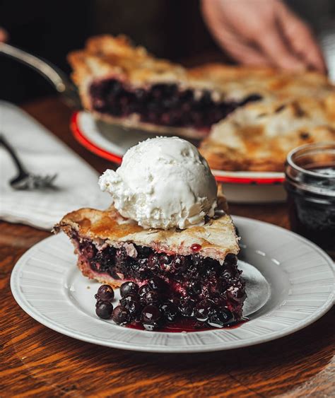 Saskatoon Berry Pie Recipe | Elle Gourmet