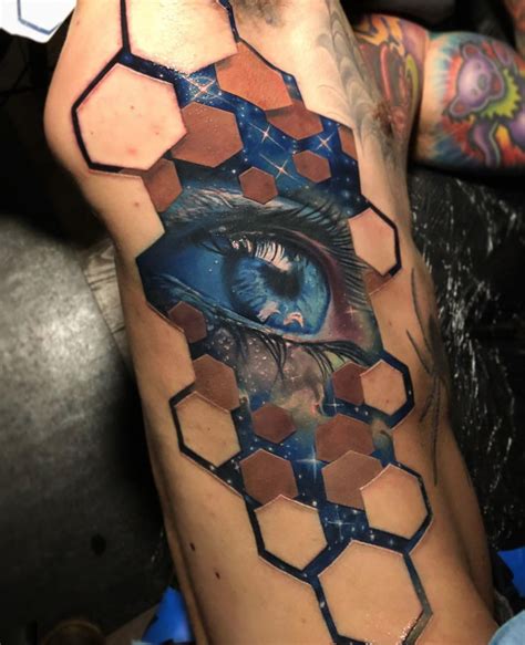 Your Eyes Aren't Playing Tricks, These 3D Optical Illusion Tattoos are Real - TechEBlog