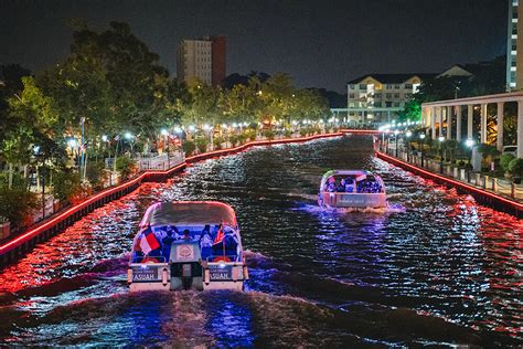 【Review】Malacca River Cruise at Night Malaysia - The Local Travel Guide