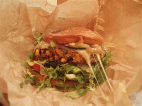 #WilsonsGuide: Where to Eat: Very Vibrant Veggie Burgers @ O! Burger (CLOSED)