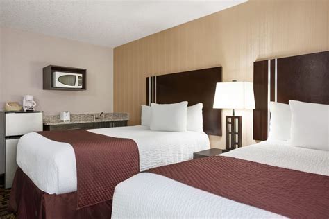 Days Inn by Wyndham Sylvan Lake | Sylvan Lake, AB Hotels