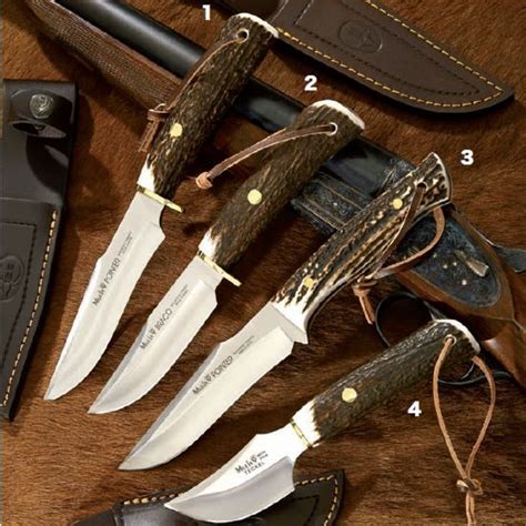 Muela knives, hunting knife, pointer-12AE. Includes sheath made of ...