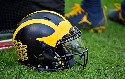 The 6 most iconic helmet designs in college football