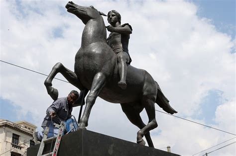 Athens installs Alexander the Great statue - Republika English