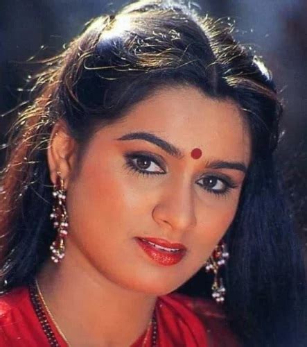 Padmini Kolhapure Bio, Height, Husband Name, Movies, Age & Image - info ...