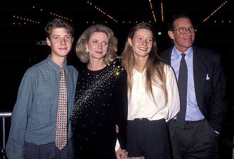 Gwyneth Paltrow's Family: Husband, Kids, Siblings, Parents - BHW