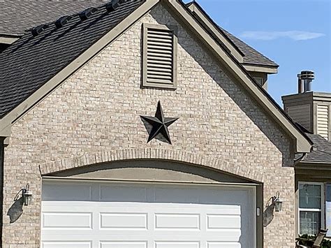 What Do The Five-Point Stars on Houses Mean?