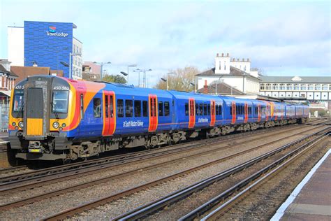 450563 | South Western Railway Class 450 Desiro 450563 arriv… | Flickr