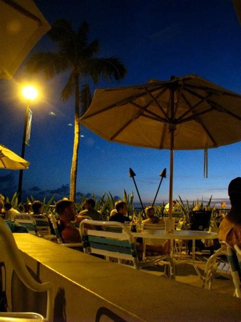 Barefoot Bar @ Hale Koa on Waikiki Beach | Hawaii | Pinterest