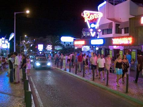 Albufeira Nightlife - The Strip, Kadoc and Kiss | Portugal Travel Guide