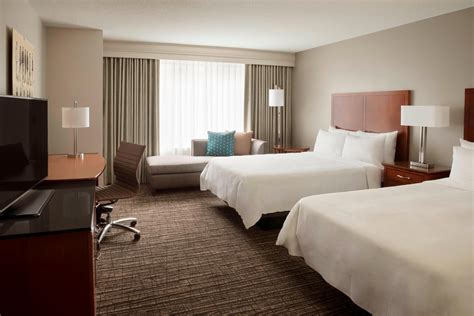 Hotel Rooms in Toronto | Marriott Downtown at CF Toronto Eaton Centre