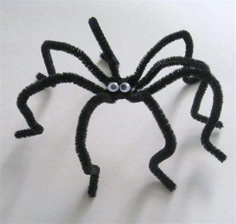 Pipe Cleaner Spiders | Fun Family Crafts