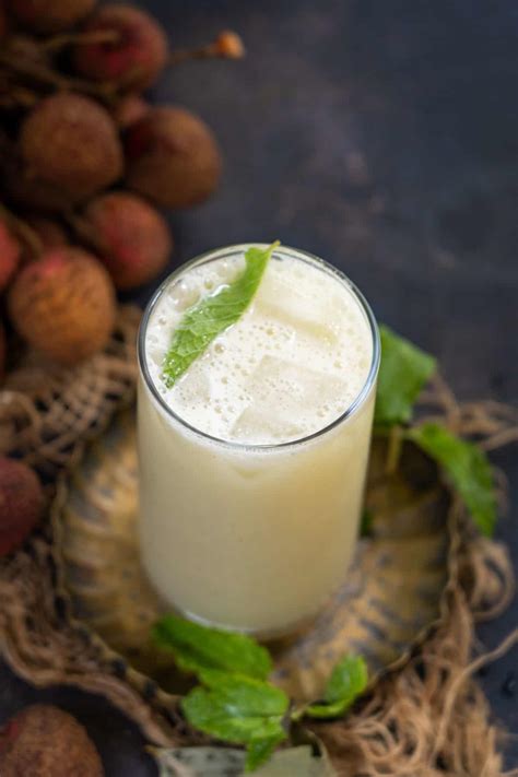 Lychee Juice Recipe (Litchi Juice) - Whiskaffair