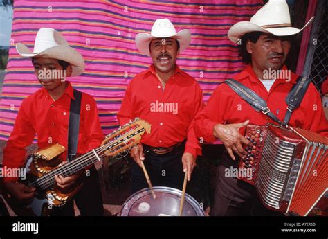 Cowboy norteno music norteno hi-res stock photography and images - Alamy