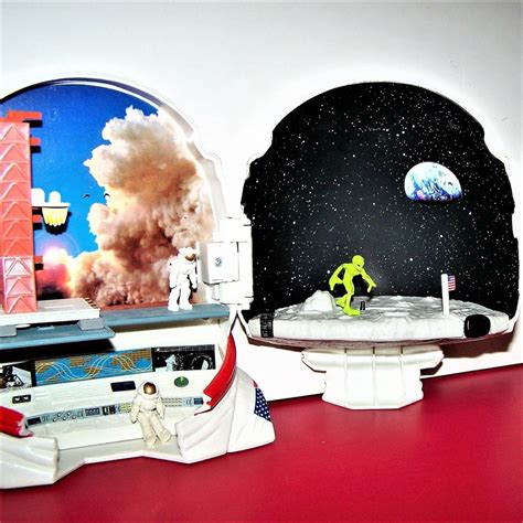 VINTAGE MOON MISSION ASTRONAUT TOY SET BY NATIONAL GEOGRAPHICS | #1858867632