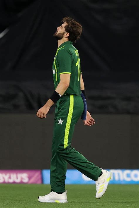 Shaheen Shah Afridi limps off the field after injuring his knee ...