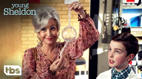 Meemaw Helps Sheldon With a Science Experiment (Clip) | Young Sheldon ...