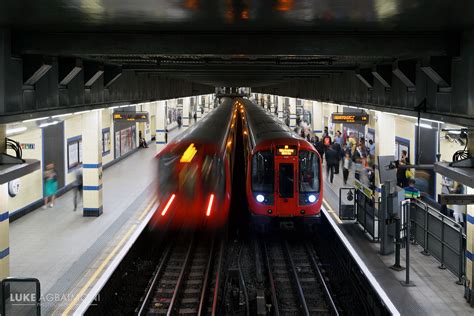 London Underground Train Photography - Tubemapper