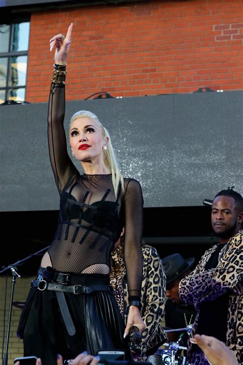 Gwen Stefani - Performance a Free Concert in New York, June 2, 2016 ...