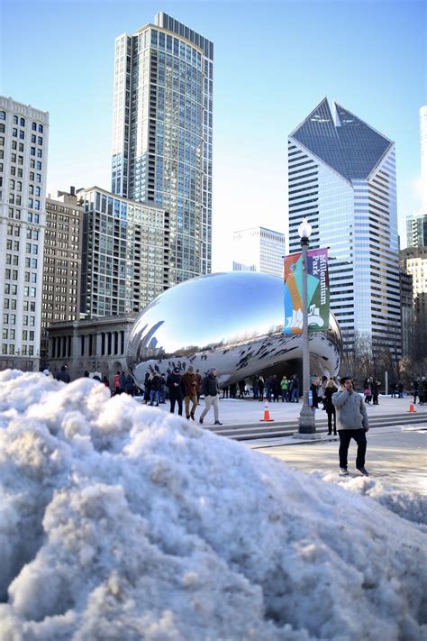 Visiting the iconic bean in downtown Chicago during the winter Lmt, Downtown Chicago, North ...