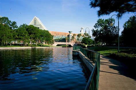 Epcot Solitude, Disney World, FL, 2013 | Contax G2, Fuji Pro… | Flickr