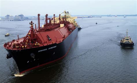 Angola LNG ships first cargo