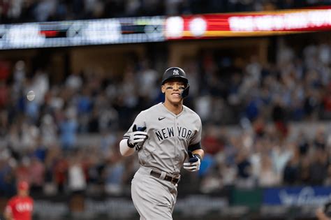 Yankee Aaron Judge hits his 62nd Home Run