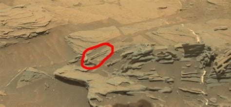 Curiosity's latest Mars discovery: a floating 'spoon' - SlashGear