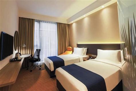 Holiday Inn Express Singapore Orchard Road - Compare Deals