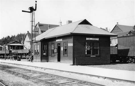 Railway stations in Callander Ontario