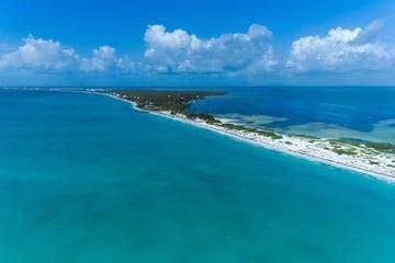 Costa Mujeres: cómo es y qué hacer en este destino del Caribe mexicano