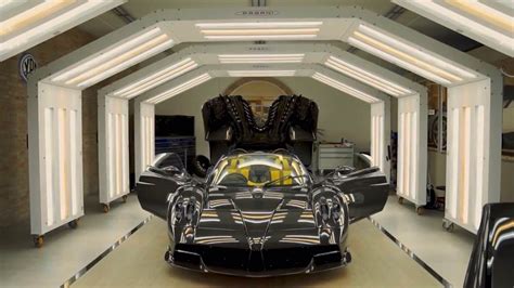 Pagani's Final Huayra Roadster Is Here and It's a Carbon-Fiber Stunner