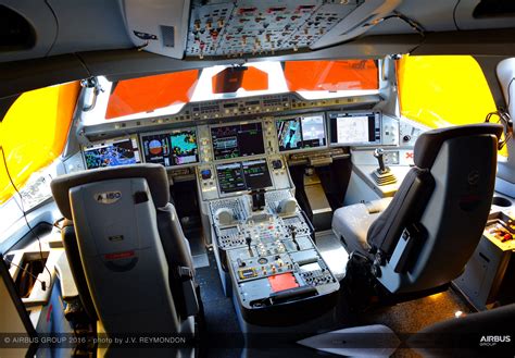 A350 XWB COCKPIT - Flight Training News