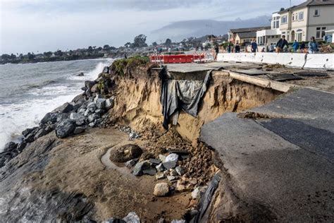 'Life-threatening' flooding feared in Northern California as storms cause rivers to swell