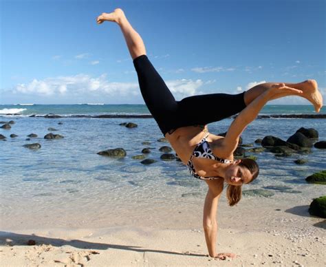 wish i could do this! | Martial arts girl, Capoeira, Martial arts