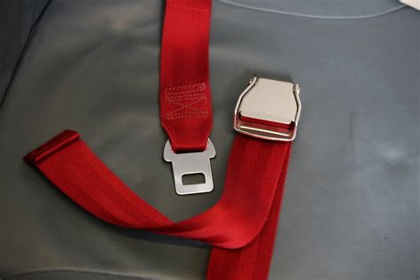 Why are seat belts needed for passengers in aircraft? How does it work?